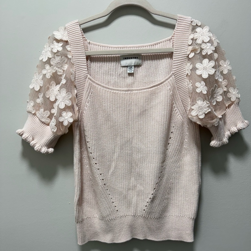INDUSTRY REPUBLIC CLOTHING KNIT PUFF SLEEVE FLORAL APPLIQUÉ WOMEN’S SIZE: L - Picture 2 of 11